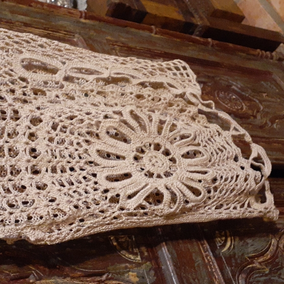 Rosa Rose M/L tan asymmetrical crochet blouse - Picture 3 of 3